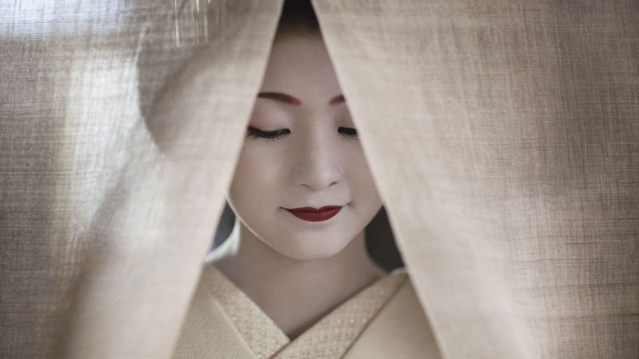 Photographer Philippe Marinig's new book, "Secret Moments of Maikos: The Grace, Beauty and Mystery of Apprentice Geishas," is a revealing glimpse into the lives of maikos. (All photos by Philippe Marinig). 