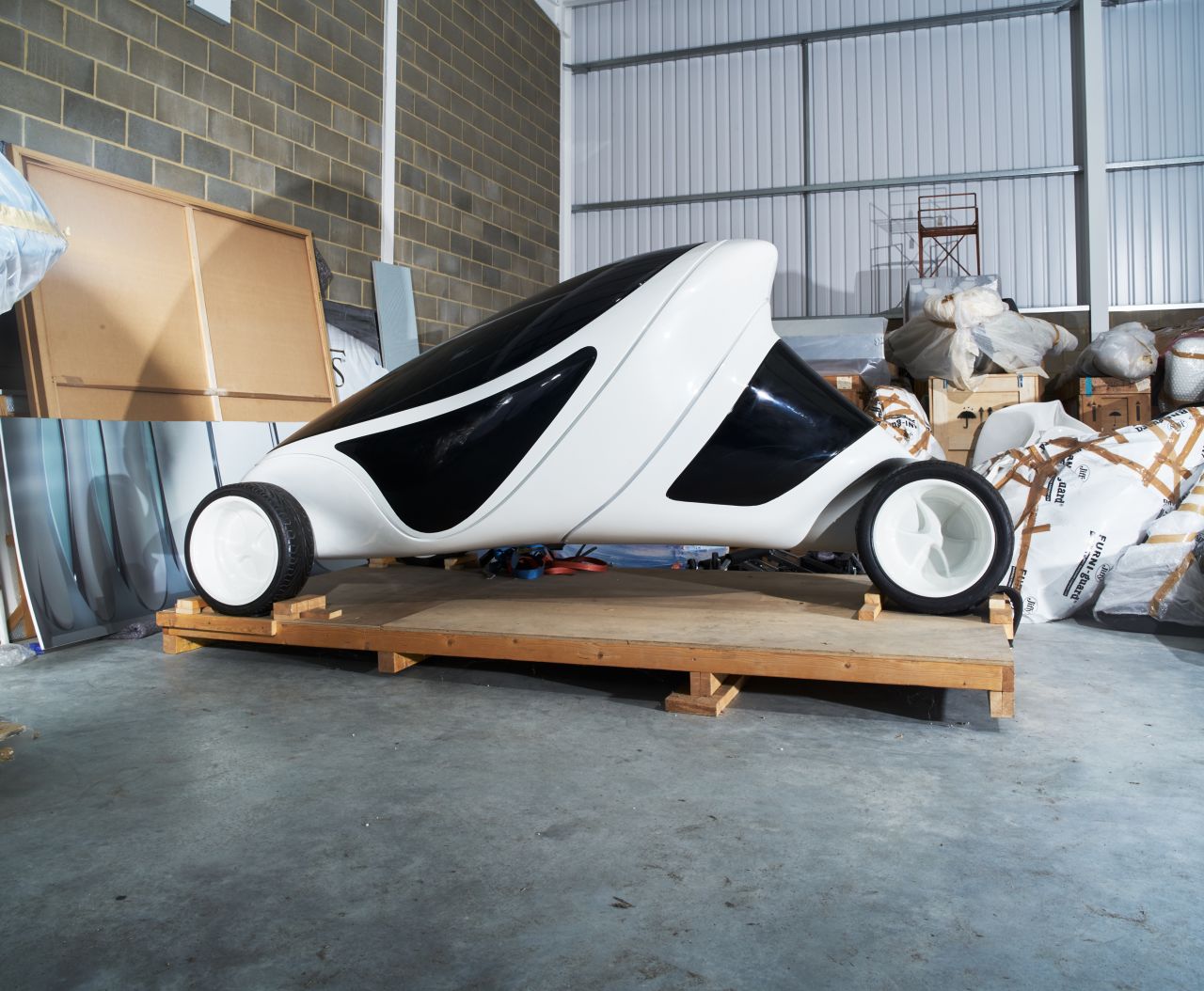 In 2005 Schachter collaborated with architect Zaha Hadid on the Z-Car. She also worked on the Z-boat with him in 2012.