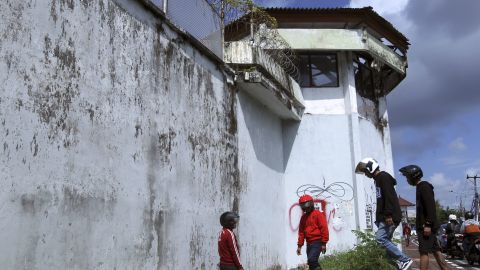 Four foreign prisoners escaped from Bali's Kerobokan prison Monday. 