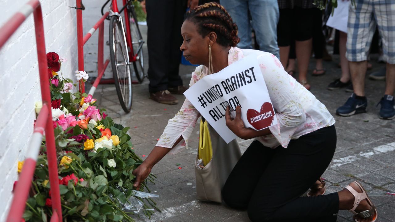 People gather to attend a vigil outside Finsbury Park Mosque, close to the scene of a van attack in Finsbury Park, north London on June 19, 2017.
Ten people were injured when a van drove into a crowd of Muslim worshippers near a mosque in London in the early hours of Monday, and a man who had been taken ill before the attack died at the scene. / AFP PHOTO / Isabel INFANTES        (Photo credit should read ISABEL INFANTES/AFP/Getty Images)