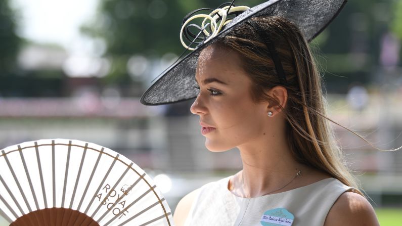 Official Royal Ascot fans were the order of the day as racegoers tried to keep cool in the searing heat.
