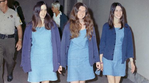 Susan Atkins (left), Patricia Krenwinkel (center) and Leslie Van Houten (right) walk to court in 1970.