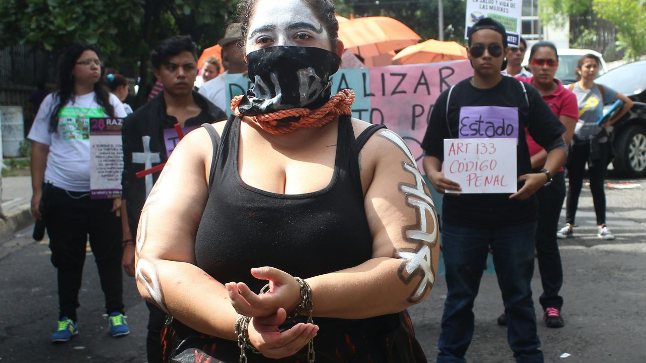 Salvadoran women rally to demand the decriminalization of abortion in front of the Legislative Assembly in San Salvador on September 28, 2016.