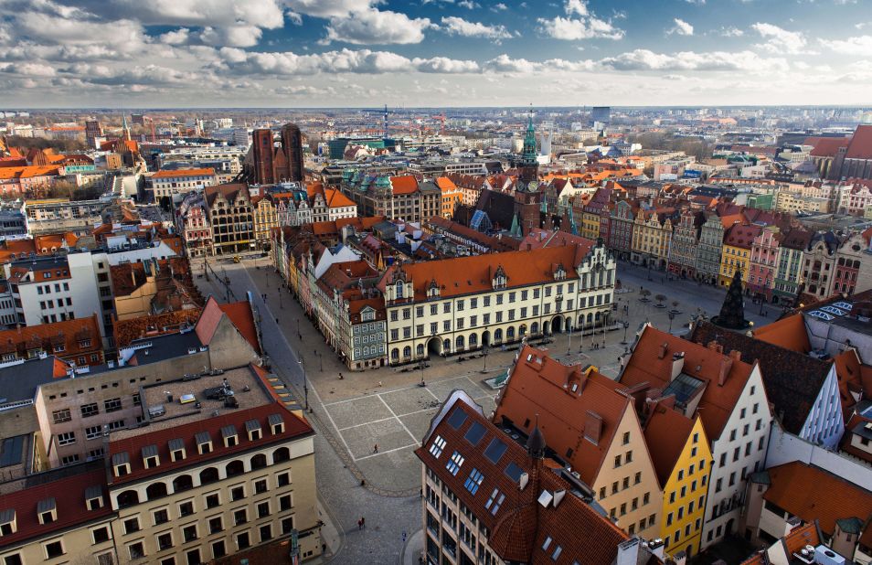 <strong>Wroclaw Old Town: </strong>Picturesque Wroclaw is the economic, cultural and educational powerhouse of Lower Silesia and one of Poland's top attractions.