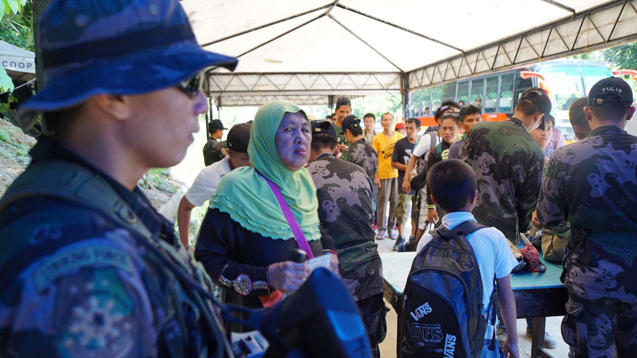 Many of the thousands of people who pass through the checkpoints each day are former residents of Marawi.