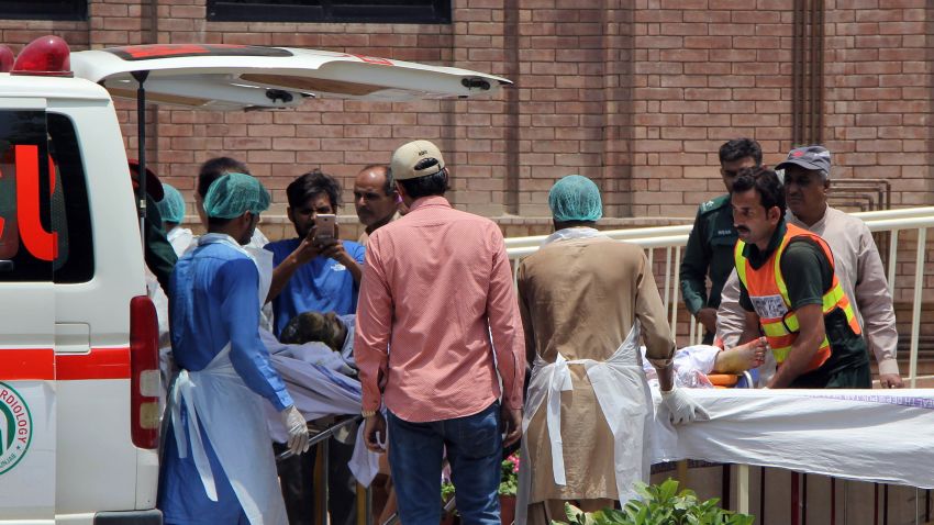 Pakistani paramedics bring a burns victim injured after an oil tanker caught fire following an accident on a highway in central Pakistan to a hospital in Multan on June 25, 2017.
At least 123 people were killed and scores injured in a fire that broke out after an oil tanker overturned in central Pakistan early on June 25 and crowds rushed to collect fuel, an official said. / AFP PHOTO / MANSOOR ABBAS        (Photo credit should read MANSOOR ABBAS/AFP/Getty Images)