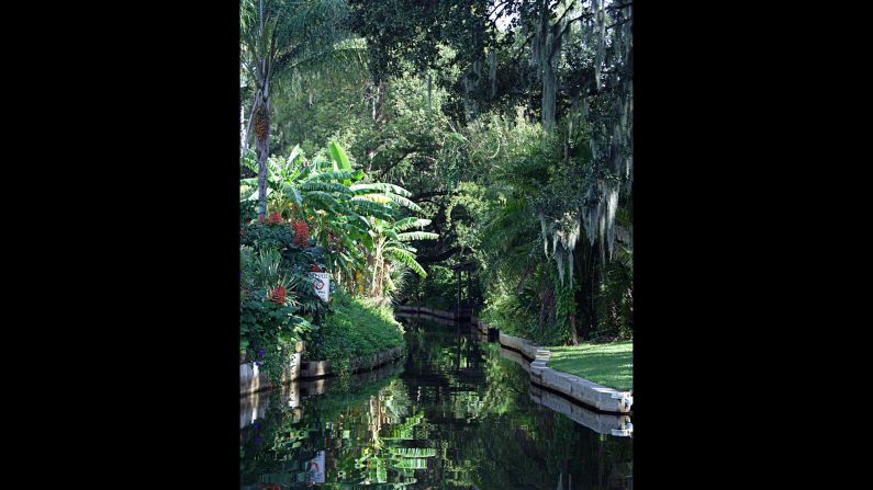 The <a  target="_blank" target="_blank">Scenic Boat Tour</a> takes guests on an hourlong ride around three canal-linked lakes, including Lake Osceola. 