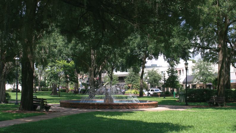 Winter Park has its own Central Park, and the Amtrak train stops right in the middle of the park. 