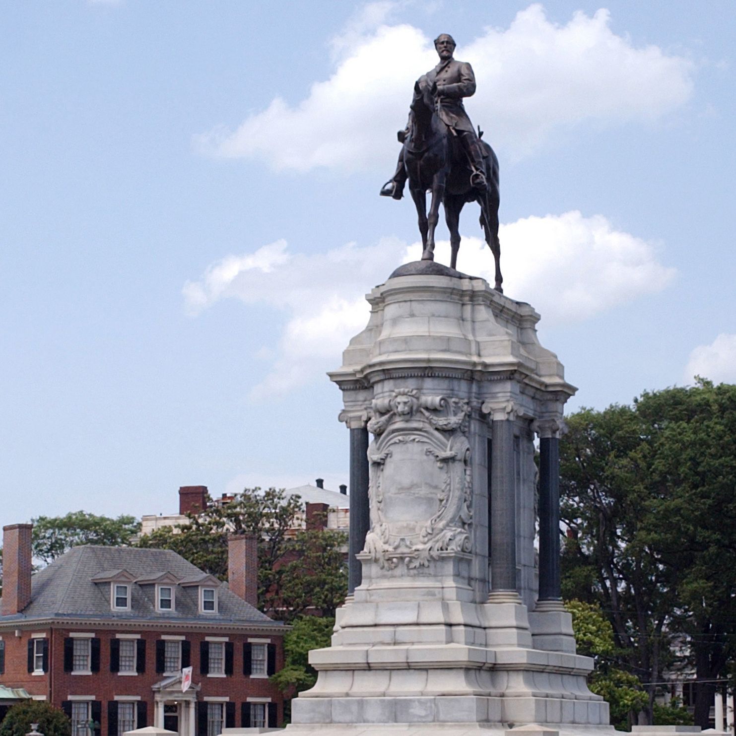 Virginia governor announces removal of Robert E. Lee statue from Richmond  as city reckons with Confederate monuments | CNN Politics