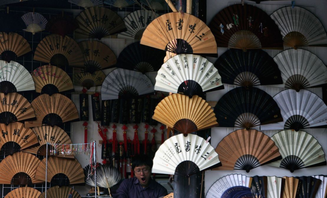 A fan shop in Shaoxing.