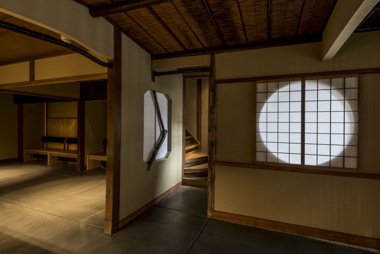 The entry features a traditional shōji window that opens up to the mae-niwa (front garden).  