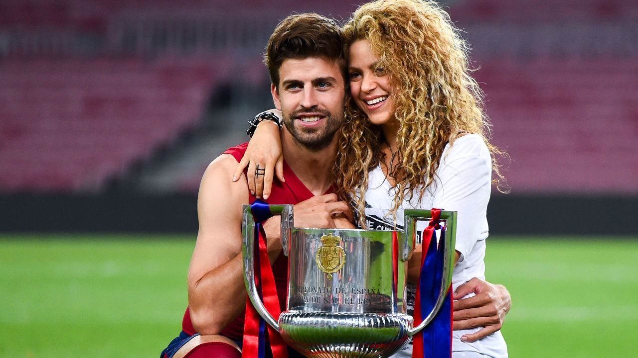 Gerard Pique of FC Barcelona and Shakira pose with the trophy after FC Barcelona won the Copa del Rey Final match against Athletic Club at Camp Nou on May 30, 2015 in Barcelona, Spain.