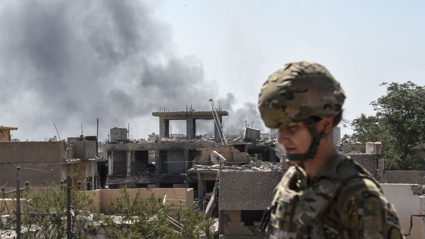 A US soldier advising Iraqi forces is seen in the city of Mosul during the ongoing offensive by Iraqi troops to retake the last district still held by the Islamic State (IS) group.