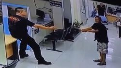 HEAD: Cops stops man with knife, hugs him DESC: When a man enters a police station holding a knife to his neck, one police officer perfectly diffuses the situation.