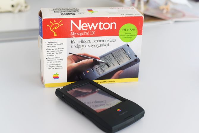 Apple may be on a winning streak, but its "personal digital assistant" Apple Newton has made it into the Museum of Failure. Launched in 1993, the device's handwriting recognition function failed to live up to expectations. It was also criticized for its high price tag. Steve Jobs canceled the platform in 1998. "By shutting it down, I freed up some good engineers who could work on new mobile devices," Jobs would later say. "And eventually we got it right when we moved on to iPhones and the iPad."