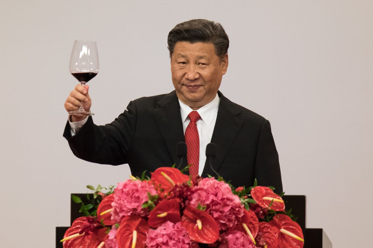 China's President Xi Jinping makes a toast during a banquet, urging Hong Kongers to unite and build on the progress of their predecessors.