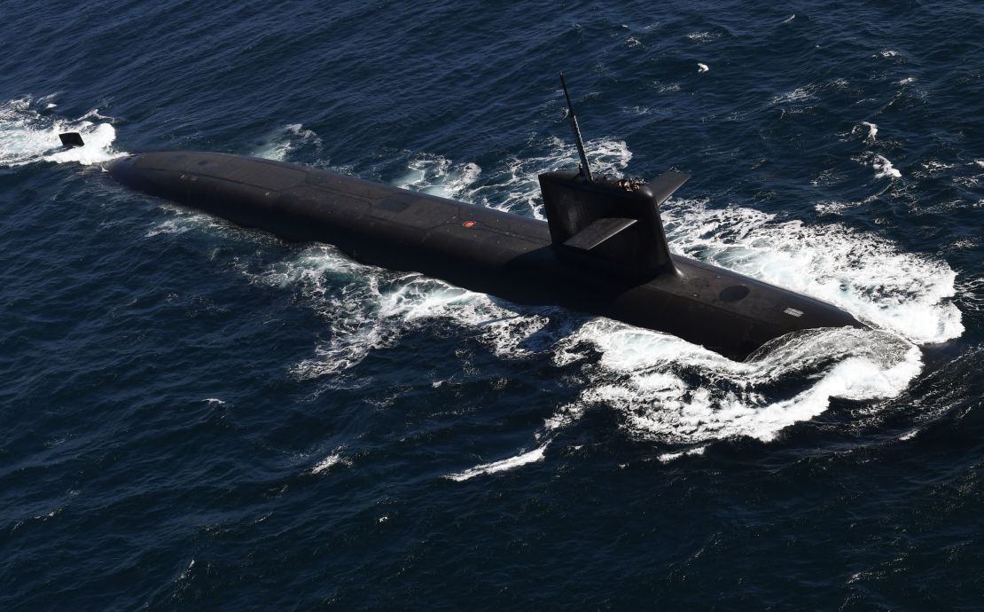 05 Emmanuel Macron submarine