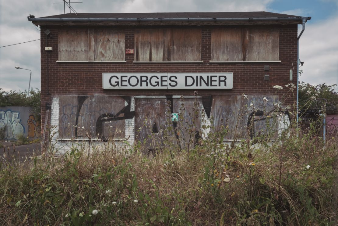 'Georges Diner' (sic) stands abandoned in Silvertown.