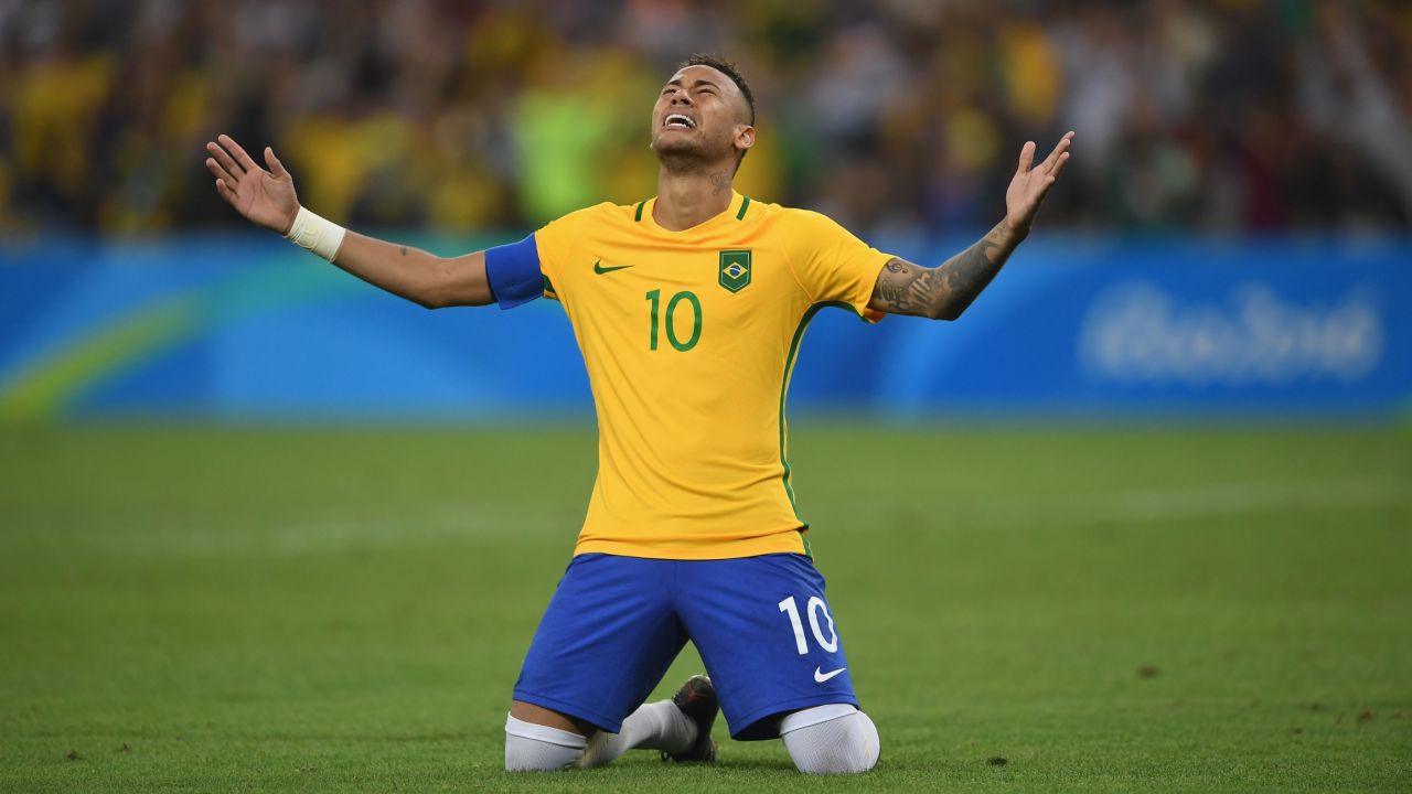 Neymar celebrates scoring the winning penalty in the penalty shoot out during the men's Olympic final between Brazil and Germany at the Maracana Stadium