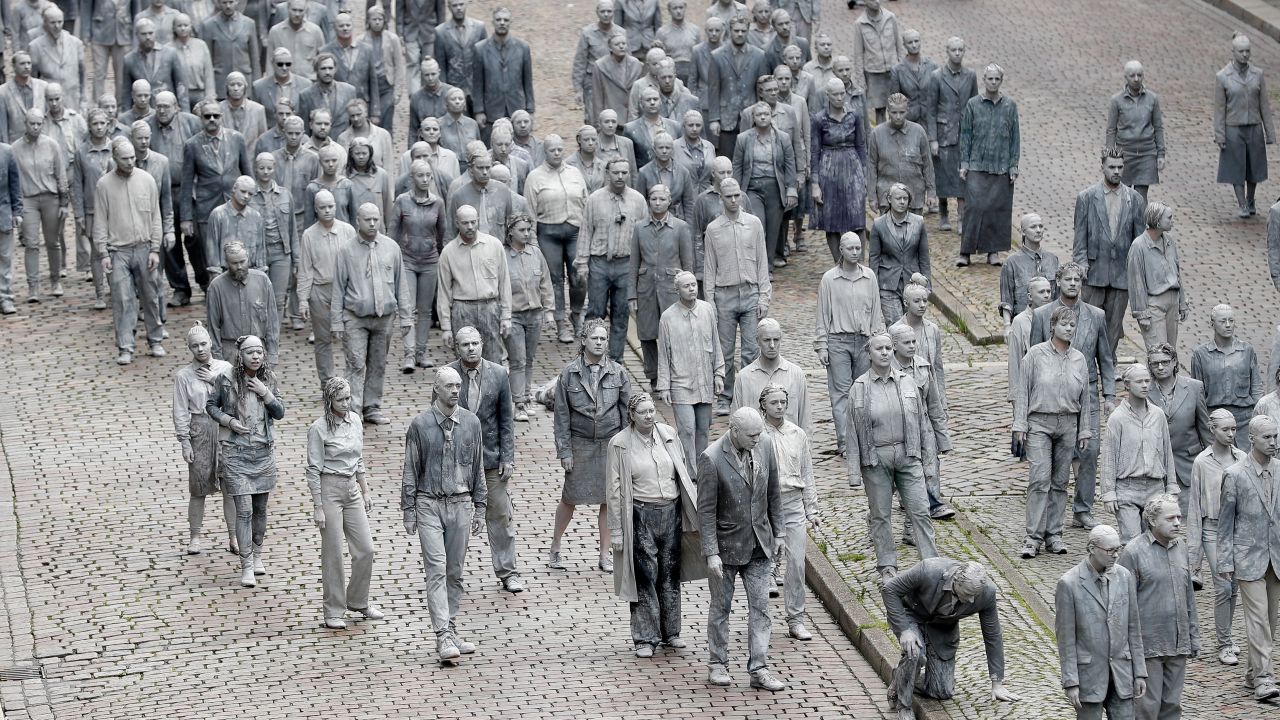 In a two-hour show, hundreds took part in a public appeal for more humanity and self-responsibility ahead of the G20 summit.