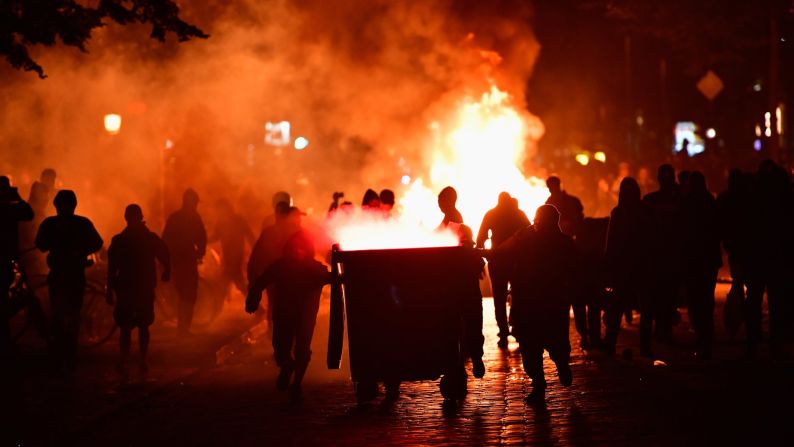 Protesters erect burning barricades in front of the Rote Flora, a left-wing cultural center, on July 6 in Hamburg.