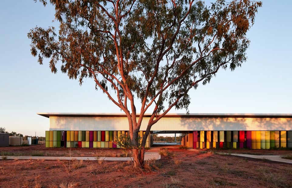 Designed as a treatment residence for indigenous people suffering from renal disease, the Fitzroy Crossing Renal Hostel in Fitzroy Crossing, Australia, allows patients to receive treatment while still being close to their family members and the community. The space features six small houses, and can accommodate a total of 19 people. 