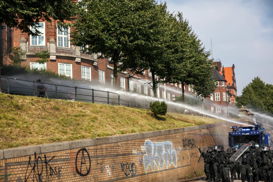 Police used water cannons to disperse a crowd of protestors in central Hamburg on Thursday.