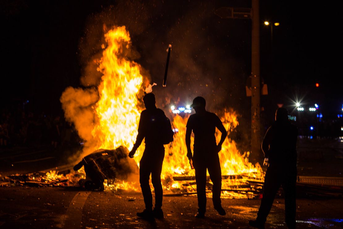 Anarchists started fires in the Sternschanze district on Friday.