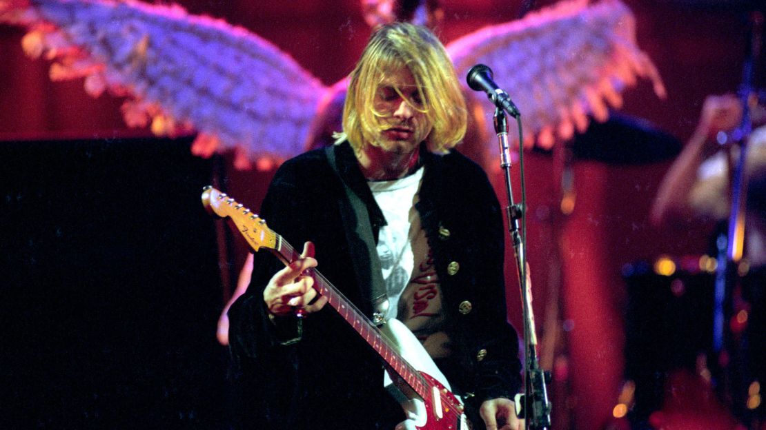 Kurt Cobain Outfits: From Nirvana Grunge to Style Icon