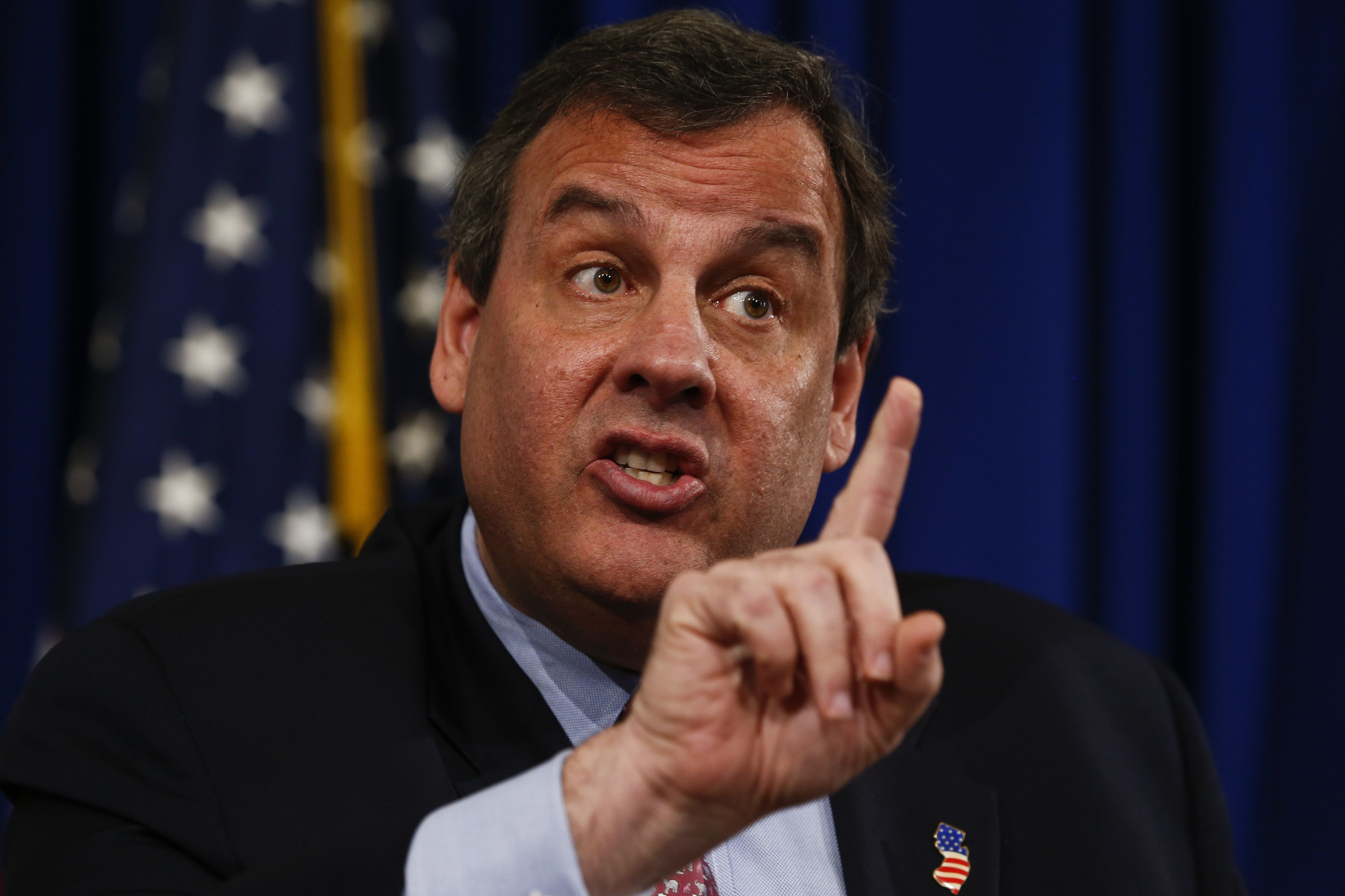 Chris Christie Confronts Chicago Cubs Fan in Video