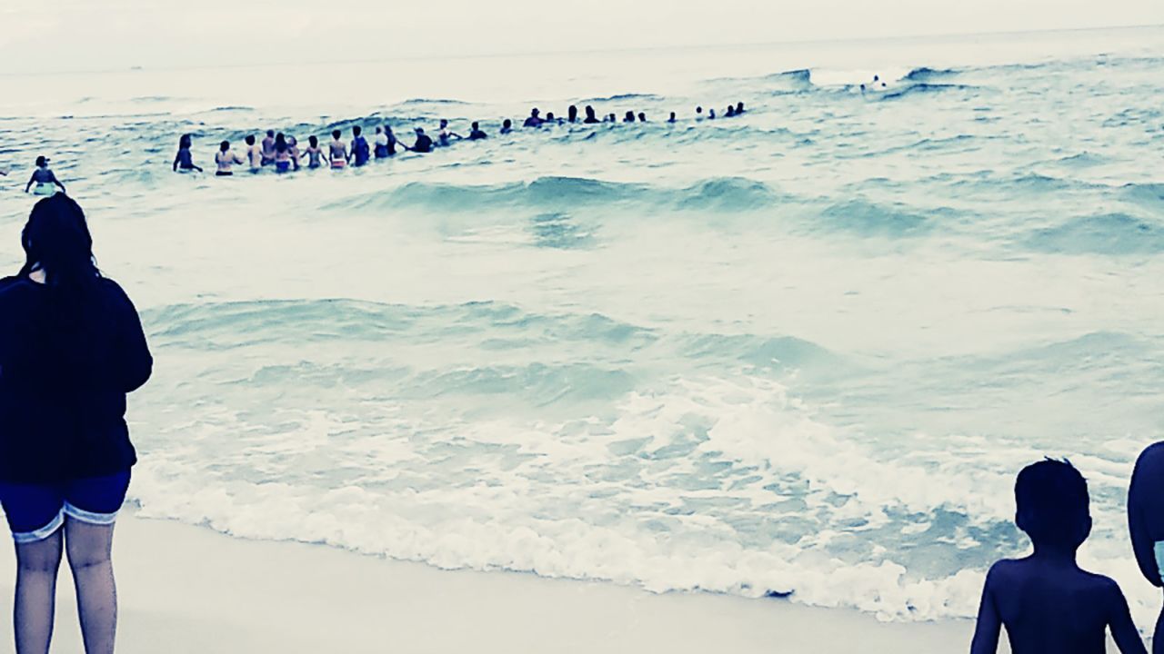 01 human chain ocean 0711