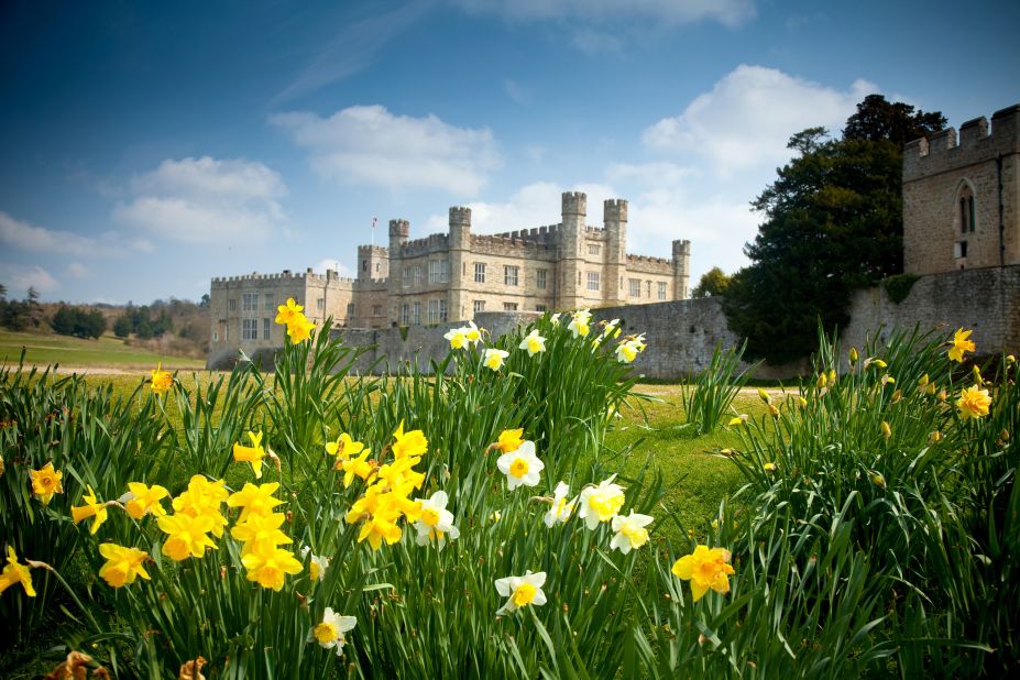 <strong>For a country wedding -- Leeds Castle, England: </strong>Don't let the name fool you. Leeds Castle is in Kent, some four hours' drive from the northern English city of Leeds. <br />