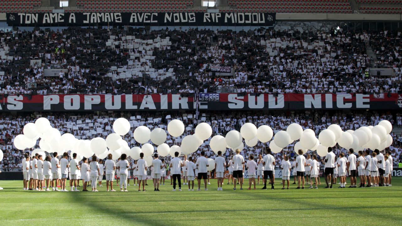People hold white ballons in the middle of the pitch in tribute to the victims of the Bastille day attack in Nice before the French L1 football match between OGC Nice and Rennes on August 14, 2016, at the Allianz Riviera stadium in Nice, southern France. / AFP / JEAN CHRISTOPHE MAGNENET        (Photo credit should read JEAN CHRISTOPHE MAGNENET/AFP/Getty Images)