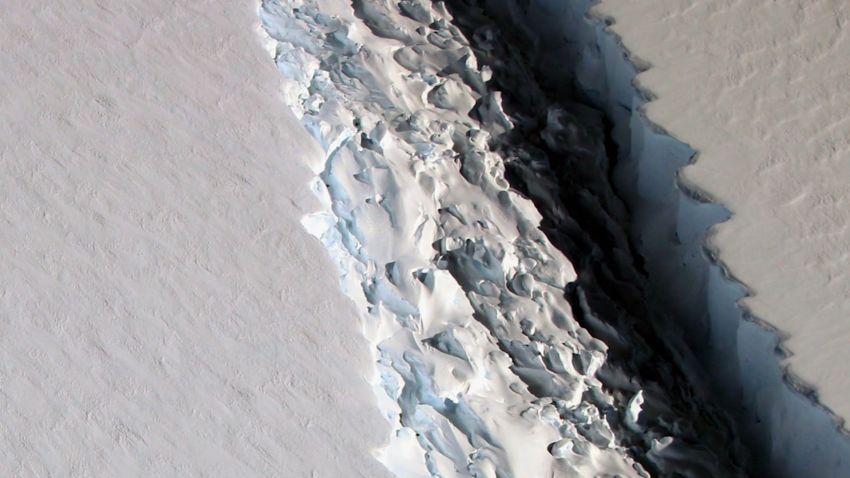 Larsen C ice shelf antarctica iceberg breaks away