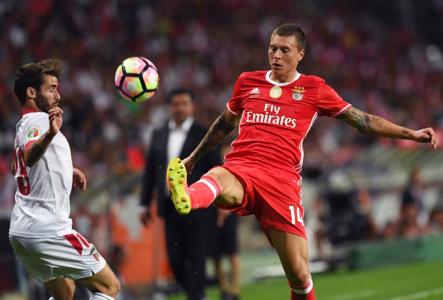 Swedish center back Victor Lindelof missed just two league matches of Benfica's title-winning 2016/17 campaign, during which the Portuguese club conceded a mere 19 goals in 34 league matches. 