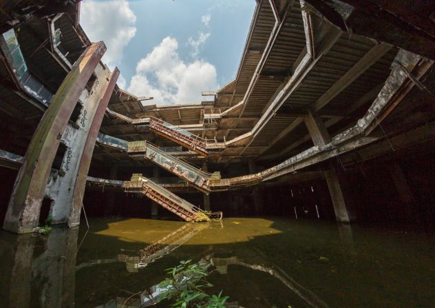 Ward has photographed around 20 abandoned locations in Thailand.
