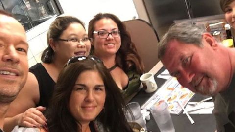 Donnie Wahlberg poses for a selfie with some fans.