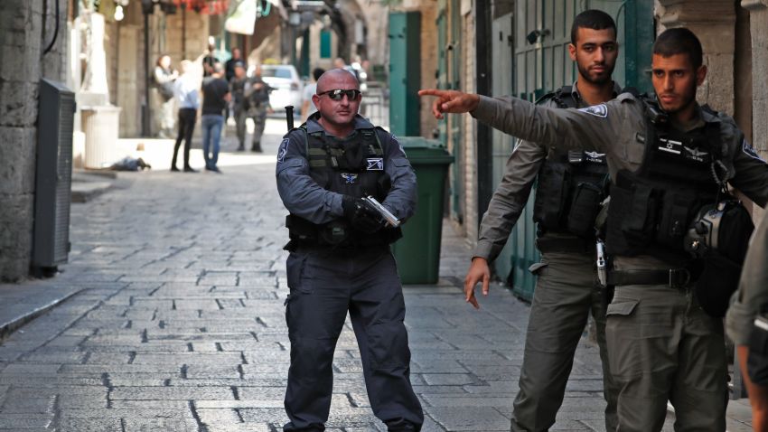 Israeli security forces stand guard at one of the entrances to Al Aqsa mosque compound in the Jerusalem's Old City on July 14, 2017, following an alleged attack.
Three assailants opened fire on Israeli police in Jerusalem's Old City before fleeing to a nearby highly sensitive holy site and being killed by security forces, Israeli police said. / AFP PHOTO / Ahmad GHARABLI        (Photo credit should read AHMAD GHARABLI/AFP/Getty Images)