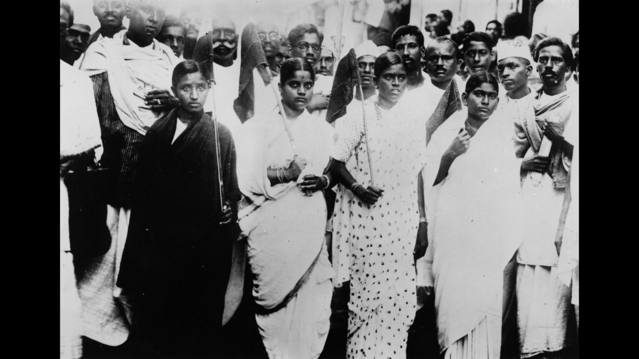 Indian women volunteers carry flags and parade through the streets of Madras, south India, protesting for the country's self-governance on November 6, 1945.