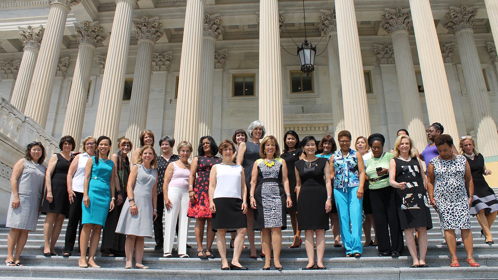 Congresswomen protest for 'right to bare arms