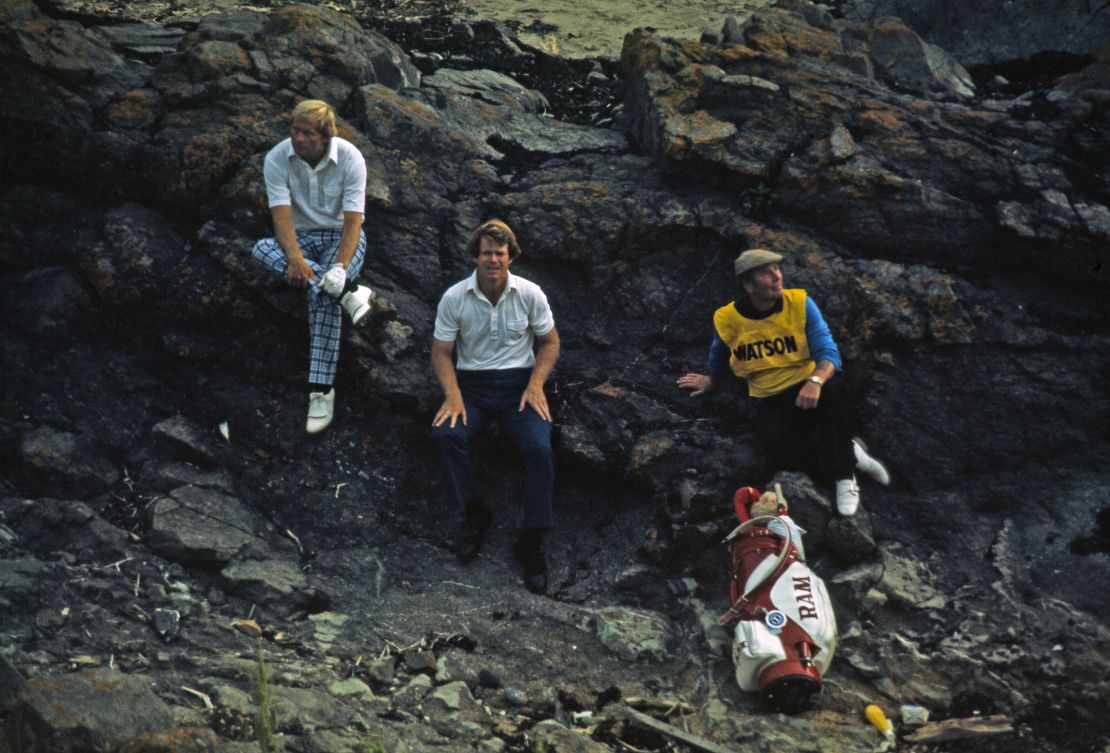 Tom Watson flanked by Jack Nicklaud (L) and his caddie Alfie Fyles at the 1977 Open Championship.