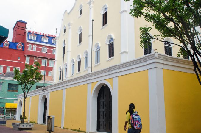 <strong>Visit historic synagogue:</strong> The city is home to Mikvé Israel-Emanuel Synagogue, the oldest continually running synagogue in the Americas.