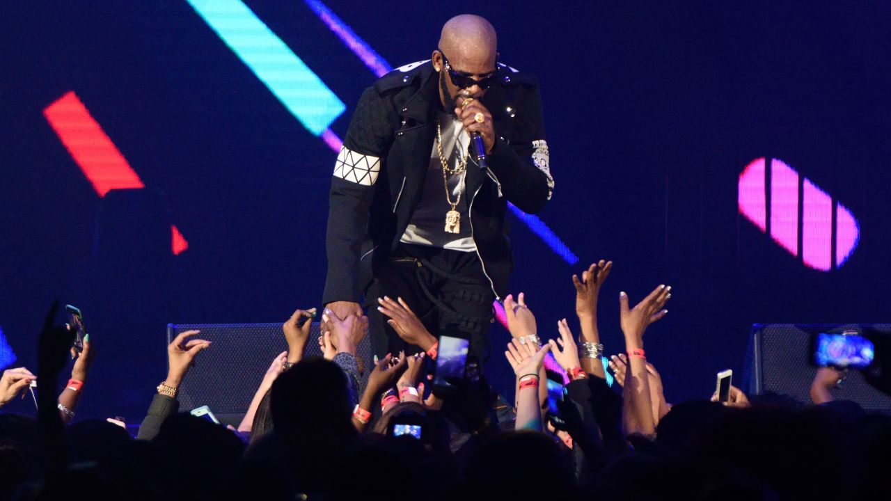 CHICAGO, IL - MAY 07:  R. Kelly performs during The Buffet Tour at Allstate Arena on May 7, 2016 in Chicago, Illinois.  (Photo by Daniel Boczarski/Getty Images)