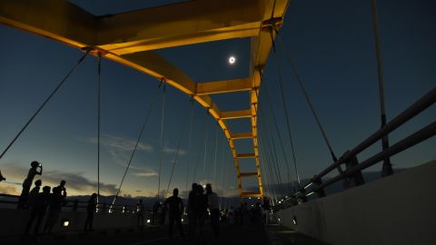 People watch a total solar eclipse in Palu, Central Sulawesi on March 9, 2016. A total solar eclipse swept across the vast Indonesian archipelago on March 9, witnessed by tens of thousands of sky gazers and marked by parties, Muslim prayers and tribal rituals. 