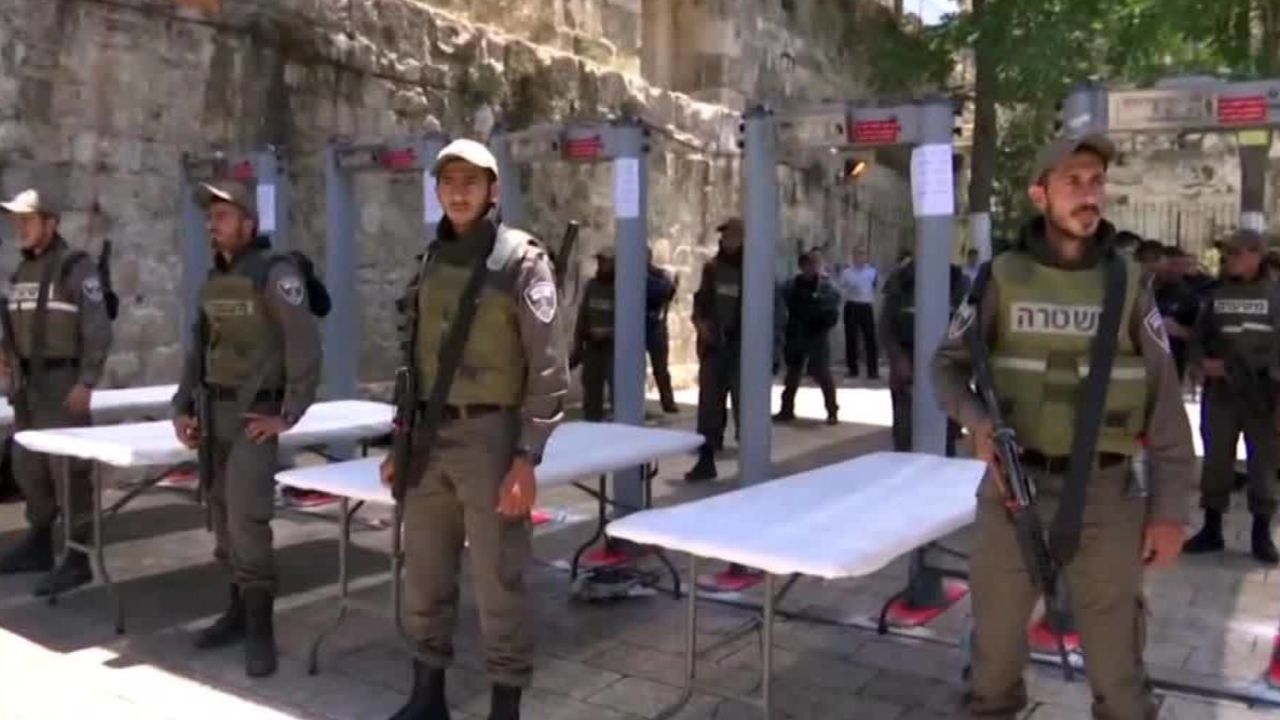 israel metal detectors jerusalem holy site liebermann sot_00003908.jpg