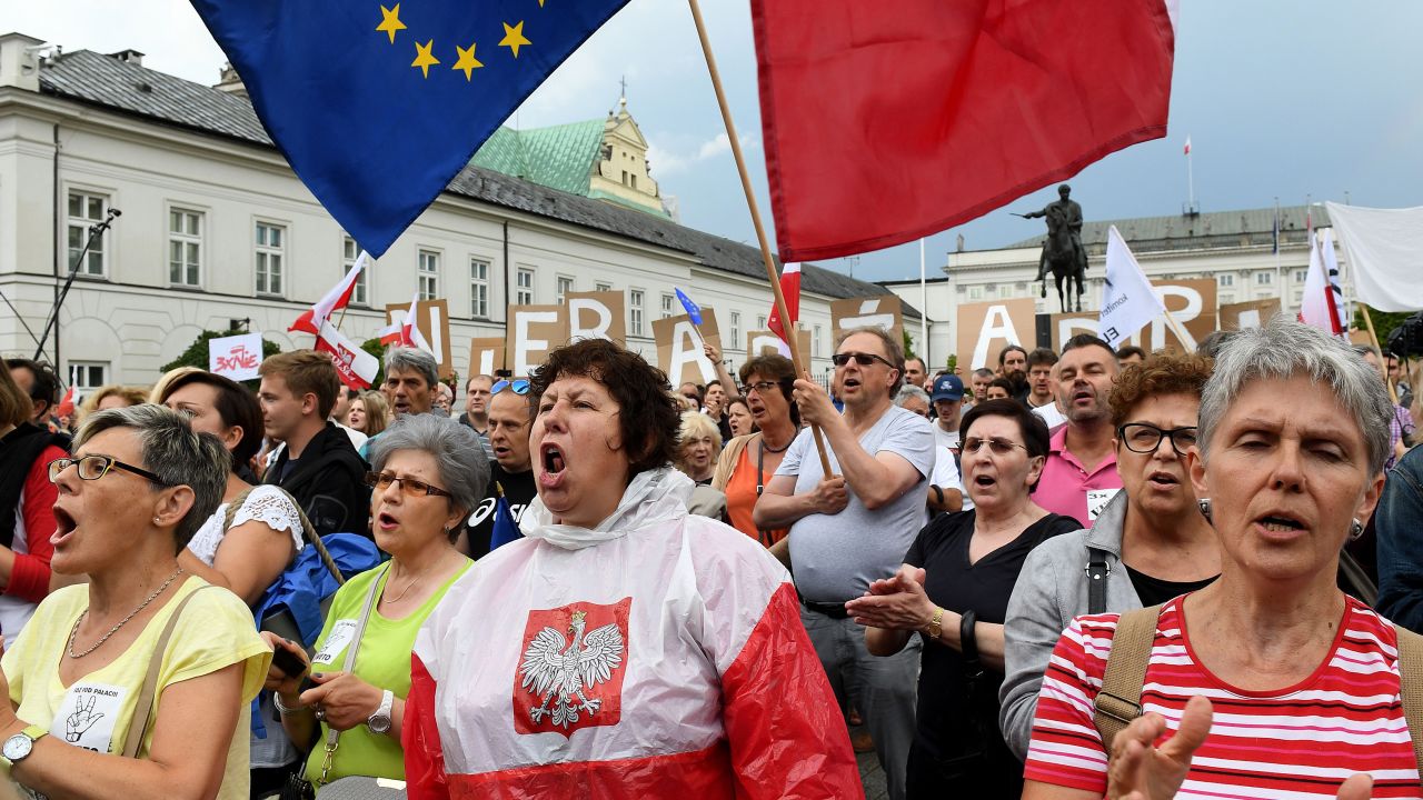 Protesters rally in front of the presidential palace in Warsaw on Sunday.