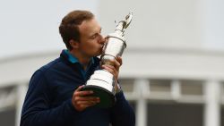 US golfer Jordan Spieth poses for pictures as he kisses the Claret Jug, the trophy for the Champion golfer of the year, in front of the Art-Deco-style clubhouse, after winning the 2017 British Open Golf Championship at Royal Birkdale golf course near Southport in north west England on July 23, 2017.
Jordan Spieth won the British Open at Royal Birkdale on Sunday by three shots. It is Spieth's third major title after he won the Masters and US Open in 2015. / AFP PHOTO / Andy BUCHANAN / RESTRICTED TO EDITORIAL USE        (Photo credit should read ANDY BUCHANAN/AFP/Getty Images)