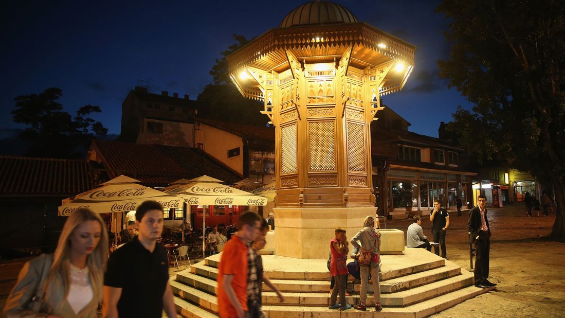 <strong>History and a hike: </strong>The Sebilj fountain, the Baščaršija's most-photographed landmark, is a guaranteed stop on the two-hour Sarajevo Free Walking Tour. 