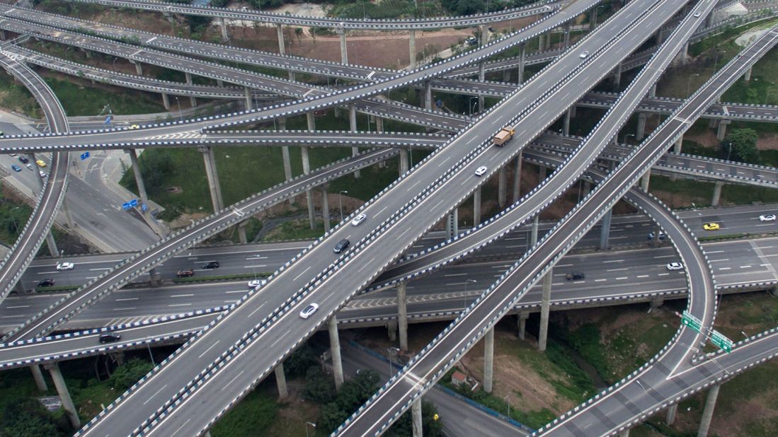 <strong>Huangjuewan Flyover: </strong>It's not the first time Chongqing's transportation system has amazed the internet. Huangjuewan Flyover and its many ramps perplexed many netizens when it first opened in May 2017.