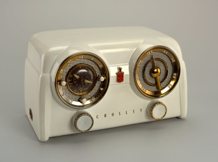 By the mid-20th century the automobile had become commonplace in American lives. This radio, from famed brand Crosley, reflected the nation's growing love affair with the car with its hubcap-inspired dials. 